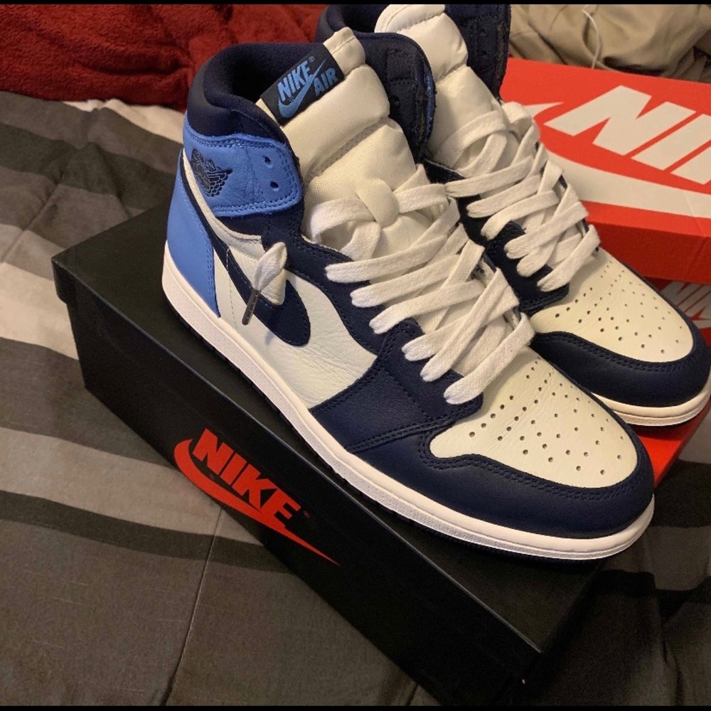 Jordan 1 retro high obsidian unc